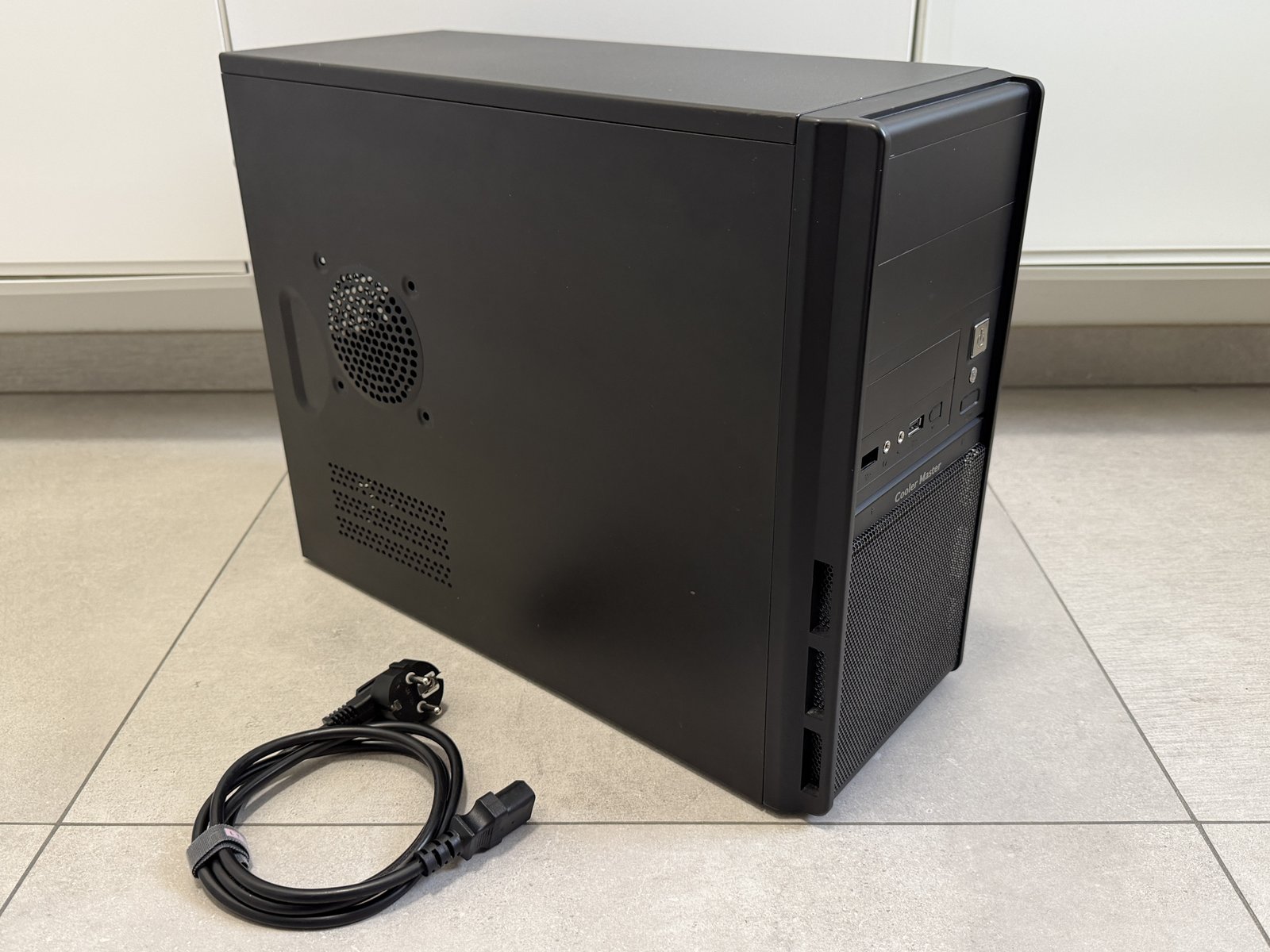 Til sölu - Cooler Master borðtölva